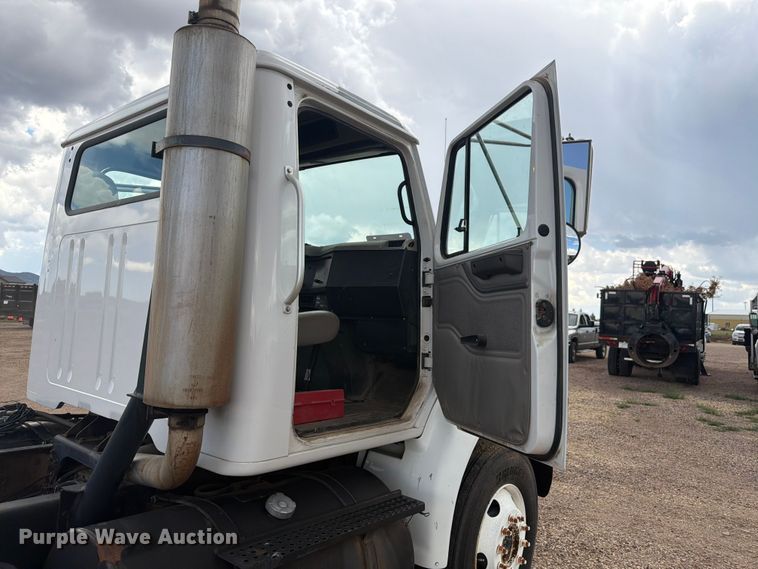 image for item FM7617 2001 International 8100 truck cab and chassis