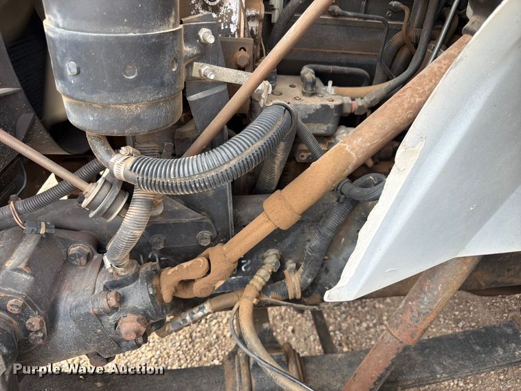 image for item FM7617 2001 International 8100 truck cab and chassis