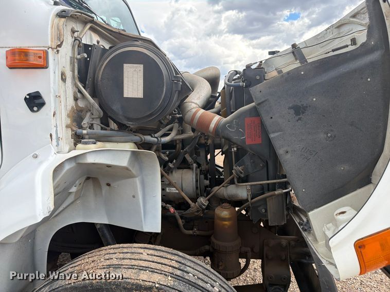 image for item FM7617 2001 International 8100 truck cab and chassis
