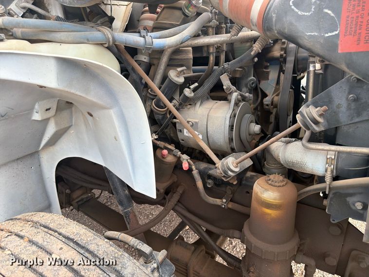 image for item FM7617 2001 International 8100 truck cab and chassis