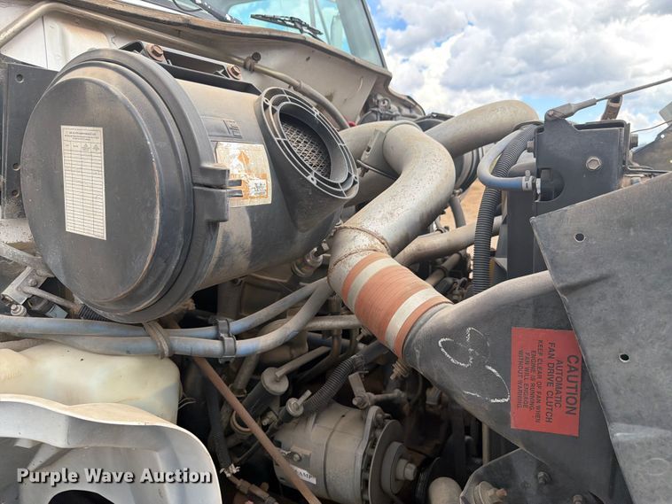 image for item FM7617 2001 International 8100 truck cab and chassis
