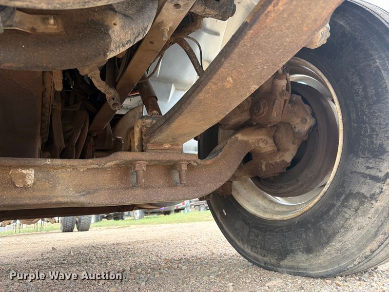 image for item FM7617 2001 International 8100 truck cab and chassis