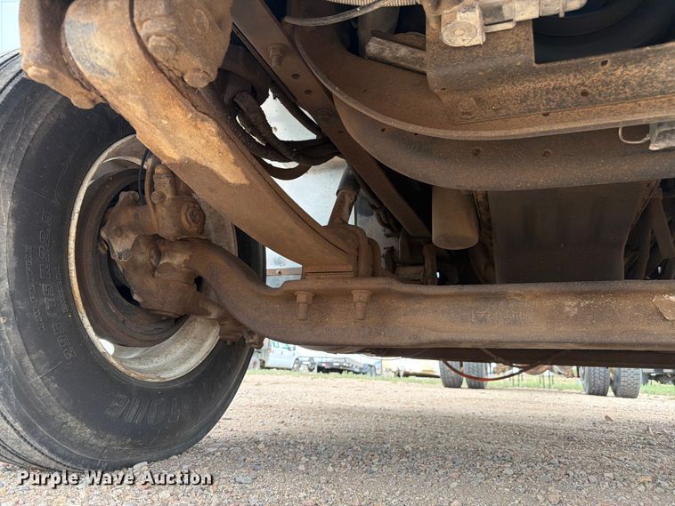 image for item FM7617 2001 International 8100 truck cab and chassis