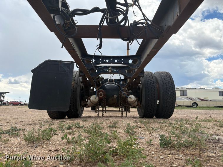 image for item FM7617 2001 International 8100 truck cab and chassis