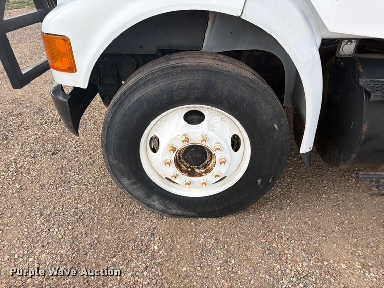 image for item FM7617 2001 International 8100 truck cab and chassis