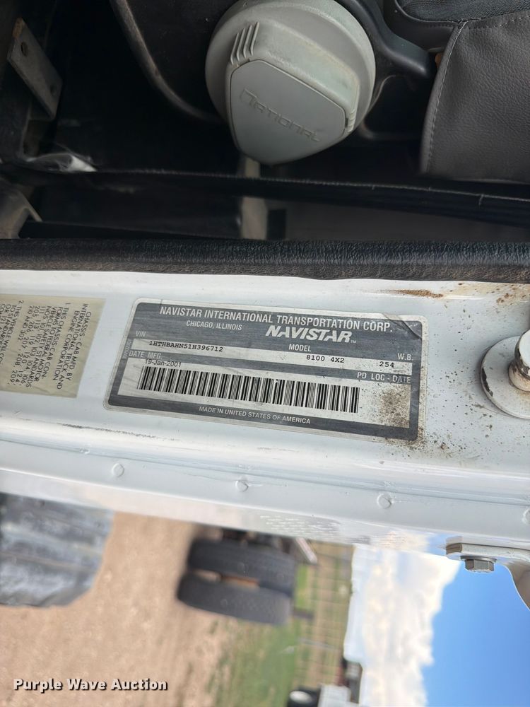 image for item FM7617 2001 International 8100 truck cab and chassis