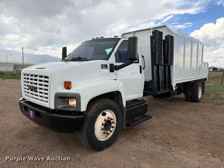 2007 GMC C7500 chipper truck