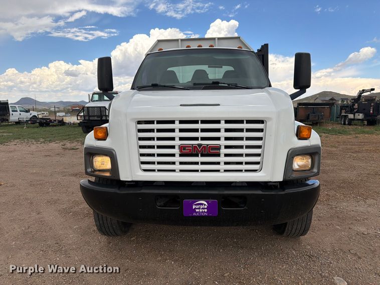 image for item FM7618 2007 GMC C7500 chipper truck