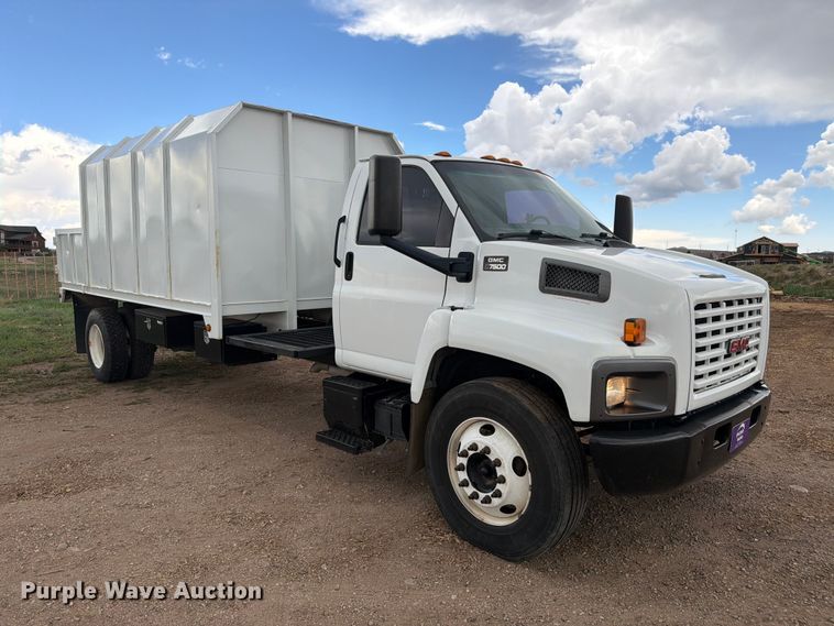 image for item FM7618 2007 GMC C7500 chipper truck