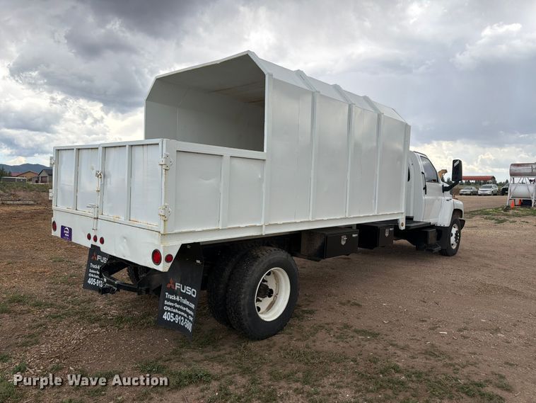 image for item FM7618 2007 GMC C7500 chipper truck