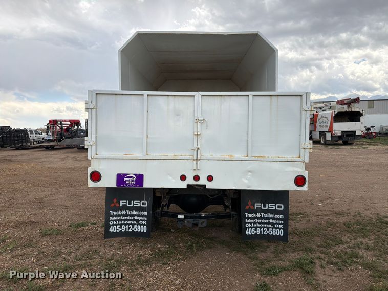 image for item FM7618 2007 GMC C7500 chipper truck