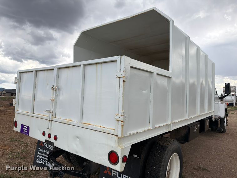 image for item FM7618 2007 GMC C7500 chipper truck