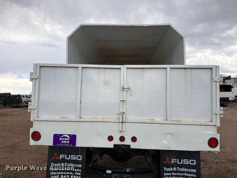 image for item FM7618 2007 GMC C7500 chipper truck