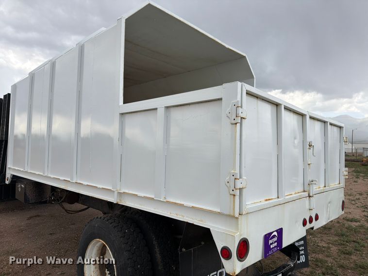 image for item FM7618 2007 GMC C7500 chipper truck