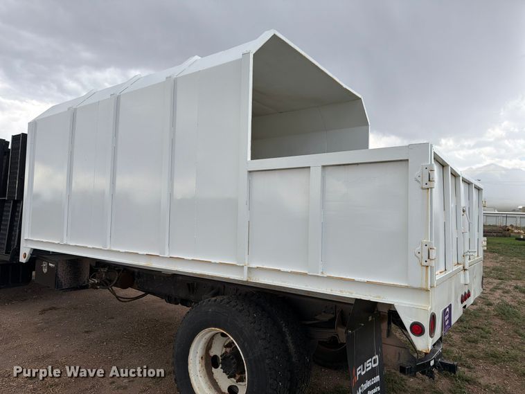 image for item FM7618 2007 GMC C7500 chipper truck