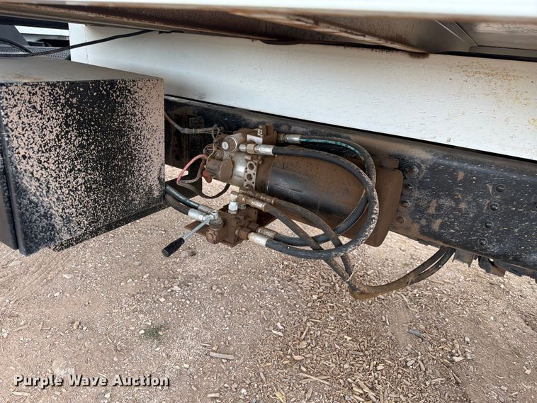 image for item FM7618 2007 GMC C7500 chipper truck