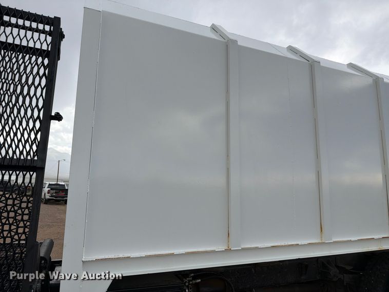 image for item FM7618 2007 GMC C7500 chipper truck