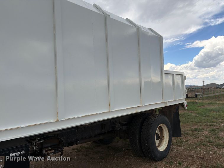 image for item FM7618 2007 GMC C7500 chipper truck