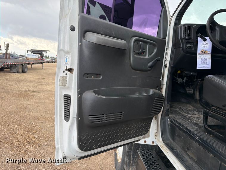 image for item FM7618 2007 GMC C7500 chipper truck