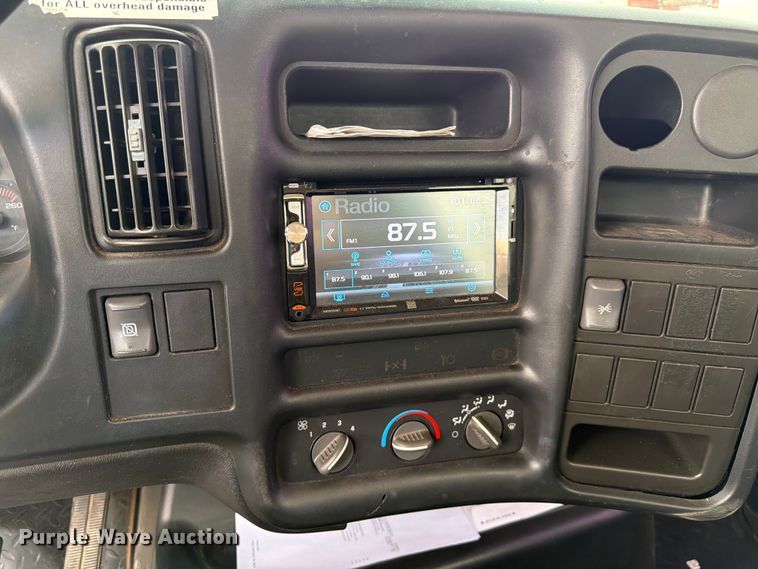 image for item FM7618 2007 GMC C7500 chipper truck
