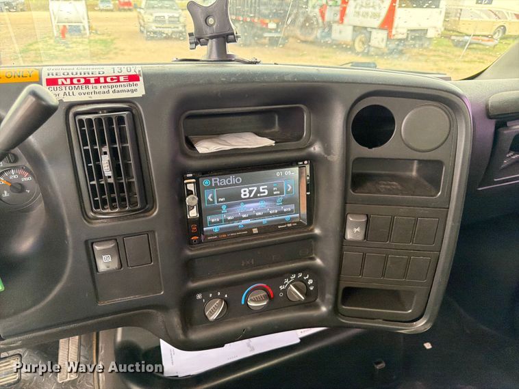 image for item FM7618 2007 GMC C7500 chipper truck