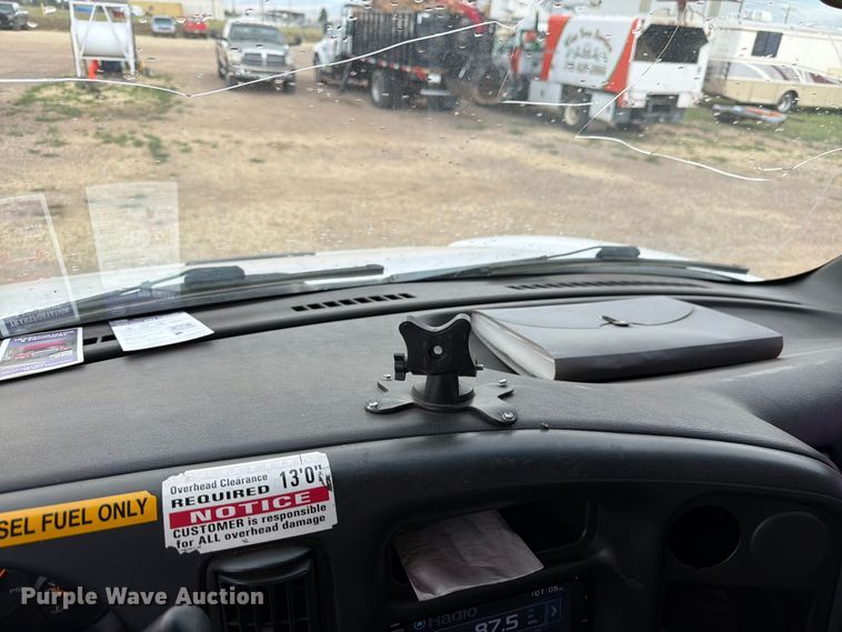 image for item FM7618 2007 GMC C7500 chipper truck