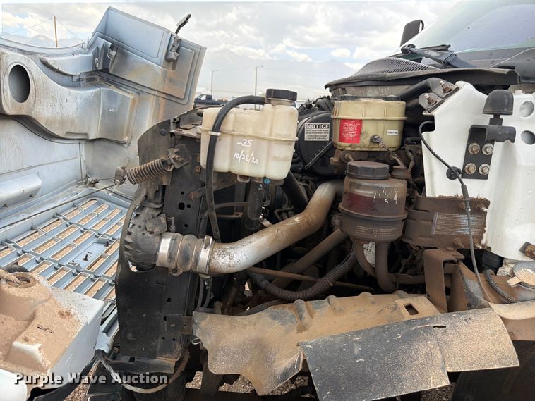 image for item FM7618 2007 GMC C7500 chipper truck