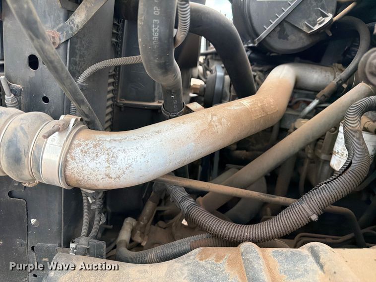 image for item FM7618 2007 GMC C7500 chipper truck