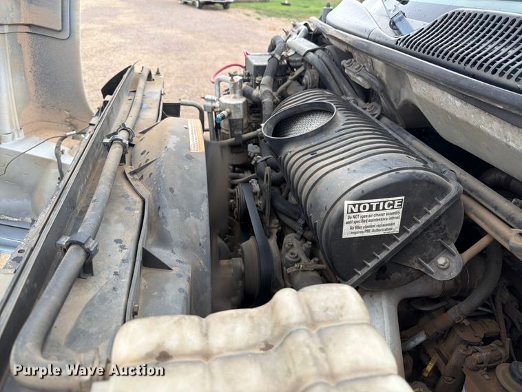 image for item FM7618 2007 GMC C7500 chipper truck