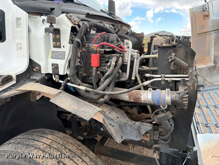image for item FM7618 2007 GMC C7500 chipper truck