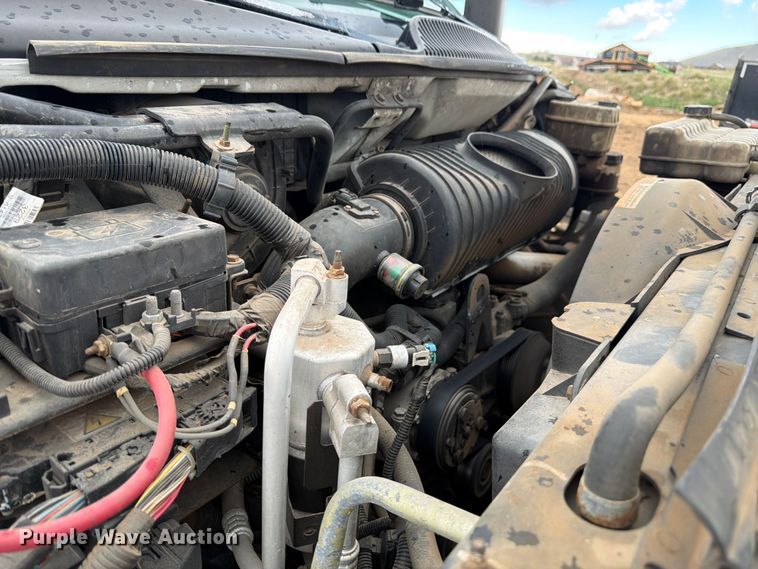 image for item FM7618 2007 GMC C7500 chipper truck