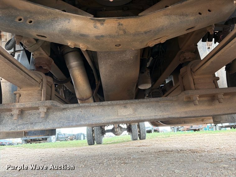 image for item FM7618 2007 GMC C7500 chipper truck