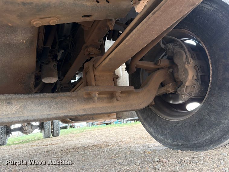 image for item FM7618 2007 GMC C7500 chipper truck