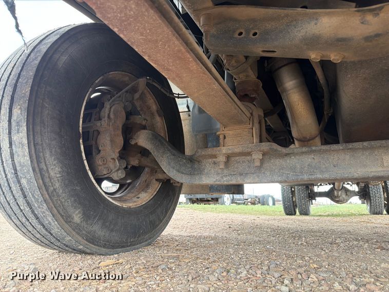 image for item FM7618 2007 GMC C7500 chipper truck