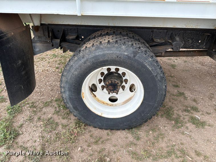 image for item FM7618 2007 GMC C7500 chipper truck