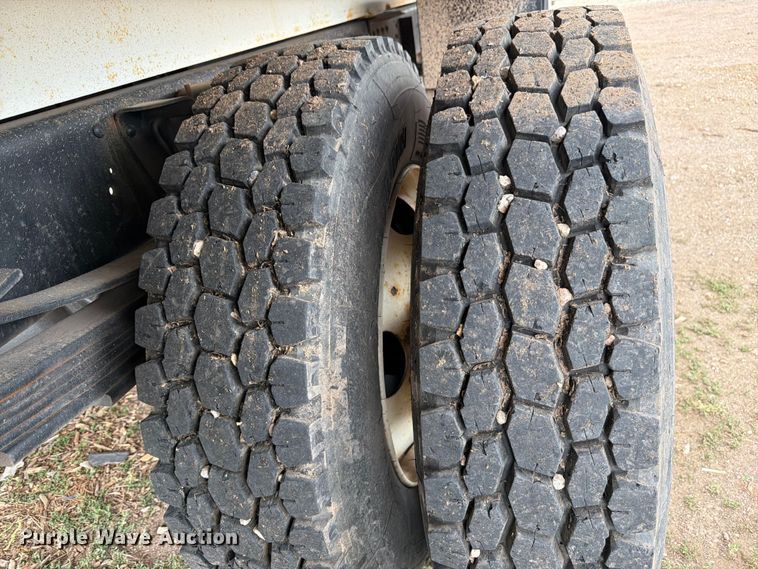 image for item FM7618 2007 GMC C7500 chipper truck