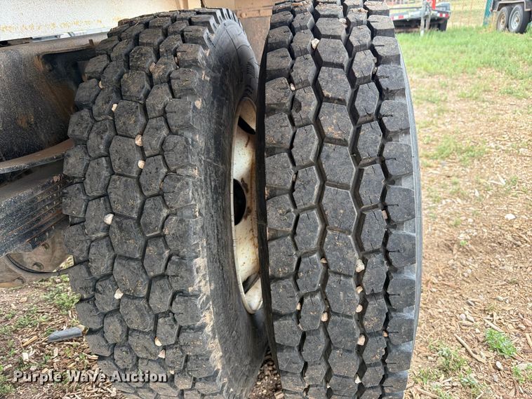 image for item FM7618 2007 GMC C7500 chipper truck