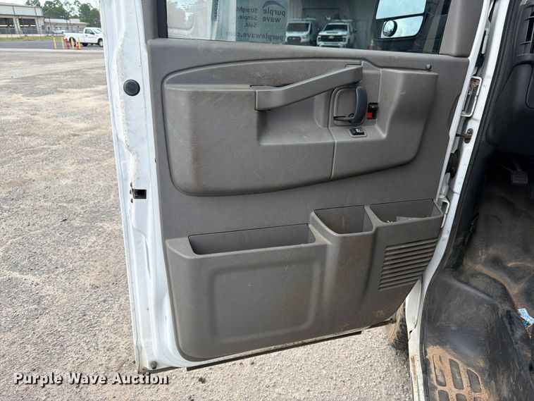 image for item FN2031 2020 Chevrolet Express 2500 utility van