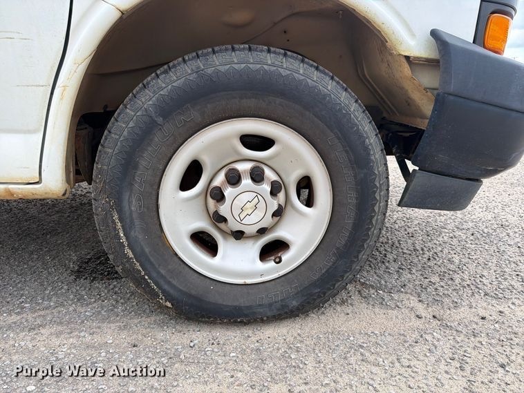 image for item FN2031 2020 Chevrolet Express 2500 utility van