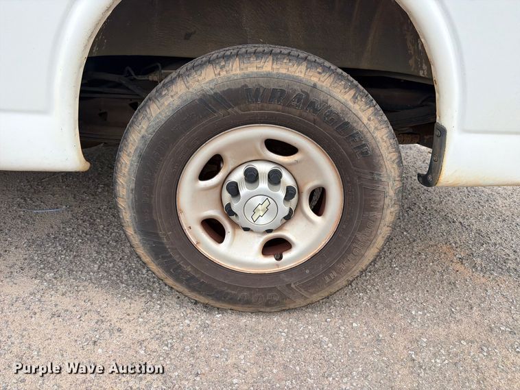 image for item FN2031 2020 Chevrolet Express 2500 utility van
