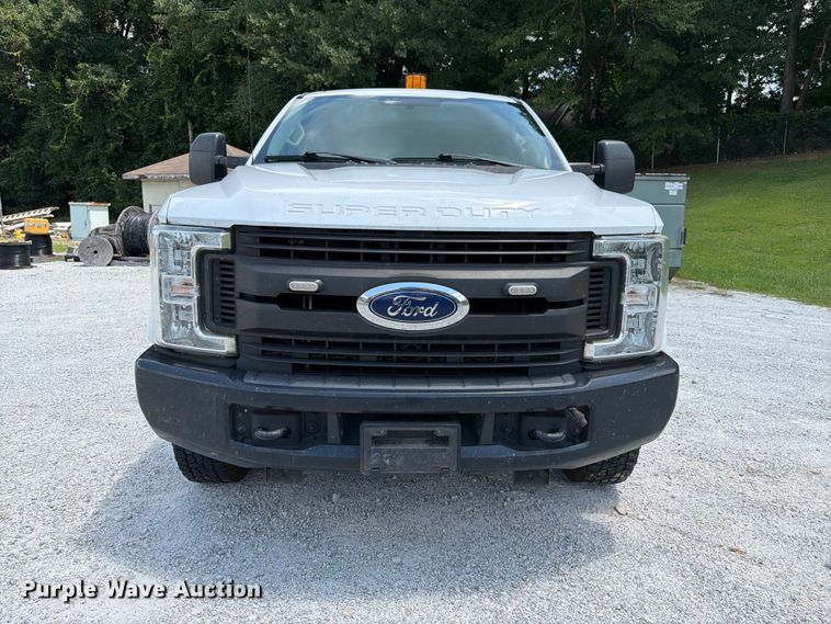 image for item FN2035 2019 Ford F250 Super Duty XL pickup truck