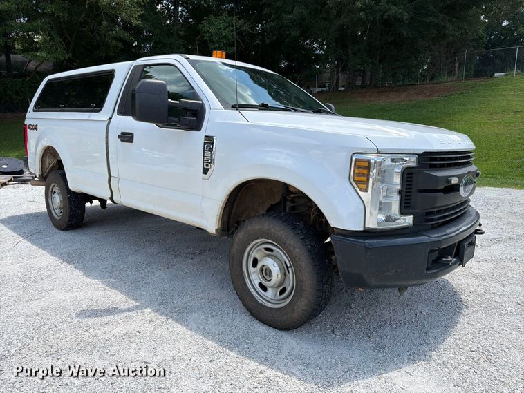image for item FN2035 2019 Ford F250 Super Duty XL pickup truck