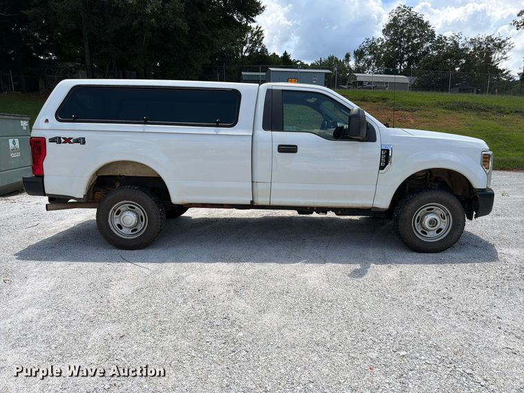image for item FN2035 2019 Ford F250 Super Duty XL pickup truck