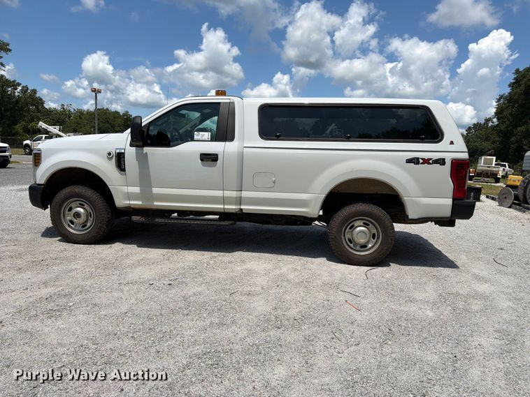 image for item FN2035 2019 Ford F250 Super Duty XL pickup truck