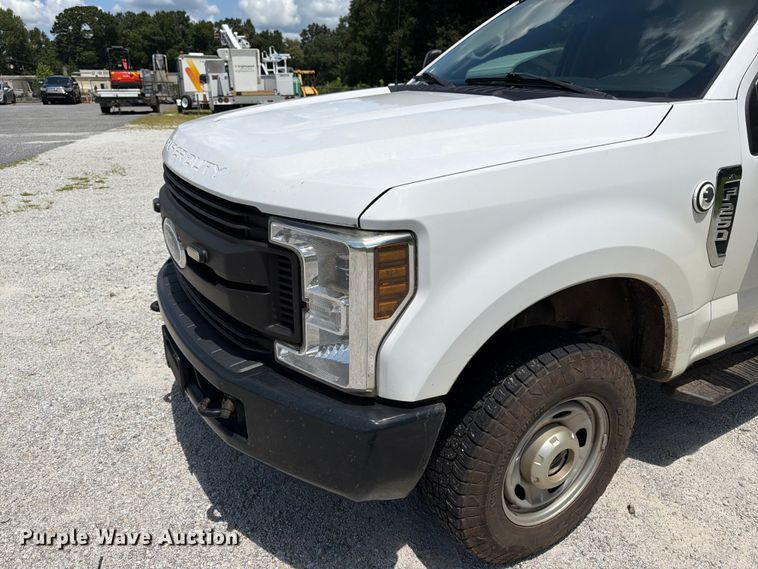 image for item FN2035 2019 Ford F250 Super Duty XL pickup truck