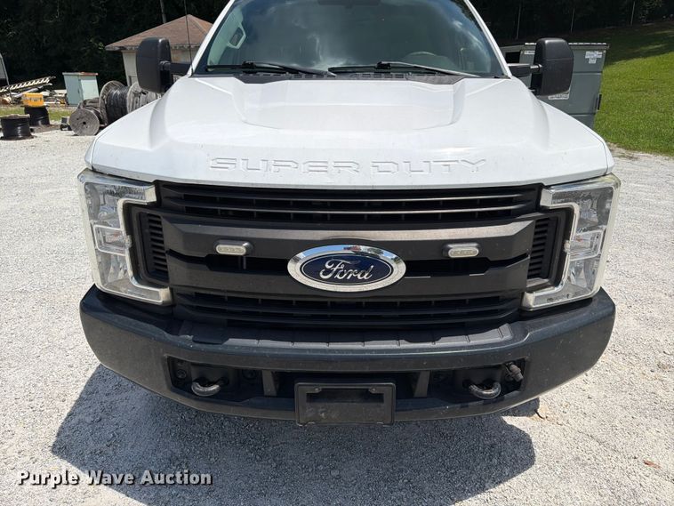 image for item FN2035 2019 Ford F250 Super Duty XL pickup truck