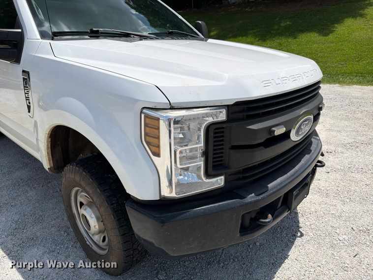 image for item FN2035 2019 Ford F250 Super Duty XL pickup truck