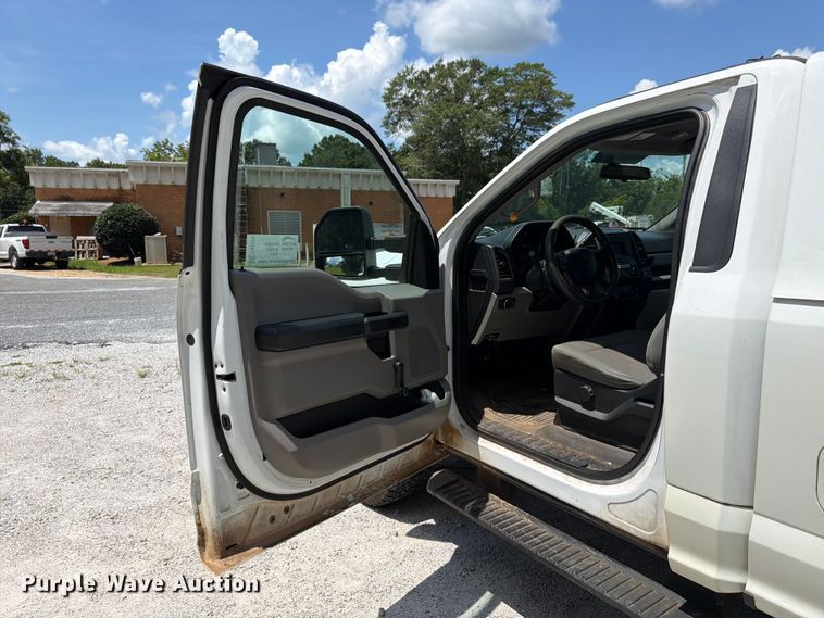 image for item FN2035 2019 Ford F250 Super Duty XL pickup truck