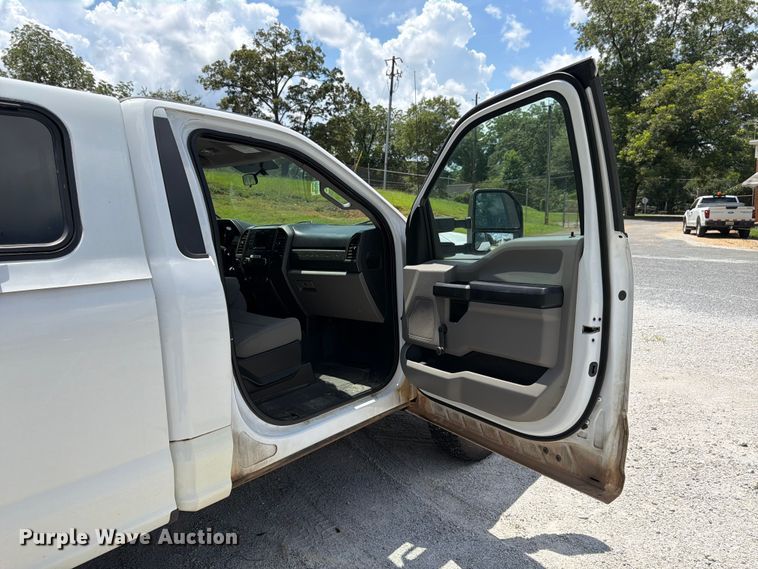 image for item FN2035 2019 Ford F250 Super Duty XL pickup truck