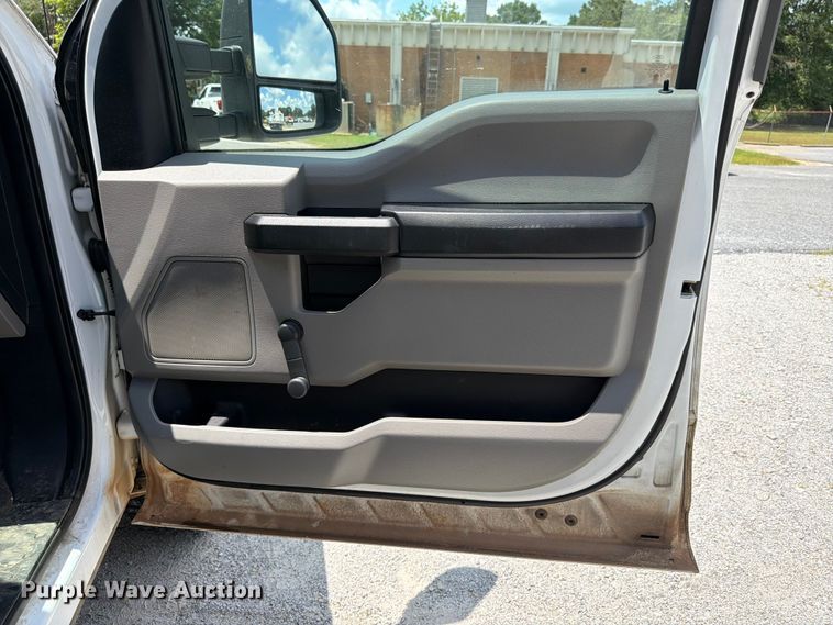 image for item FN2035 2019 Ford F250 Super Duty XL pickup truck